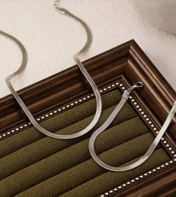 Velina - Classic Snake Bone Jewelry Set