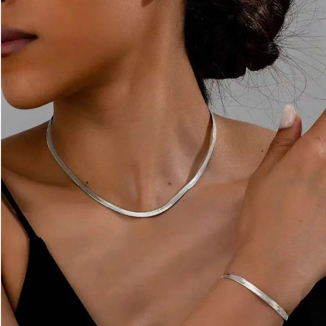 Velina - Classic Snake Bone Jewelry Set