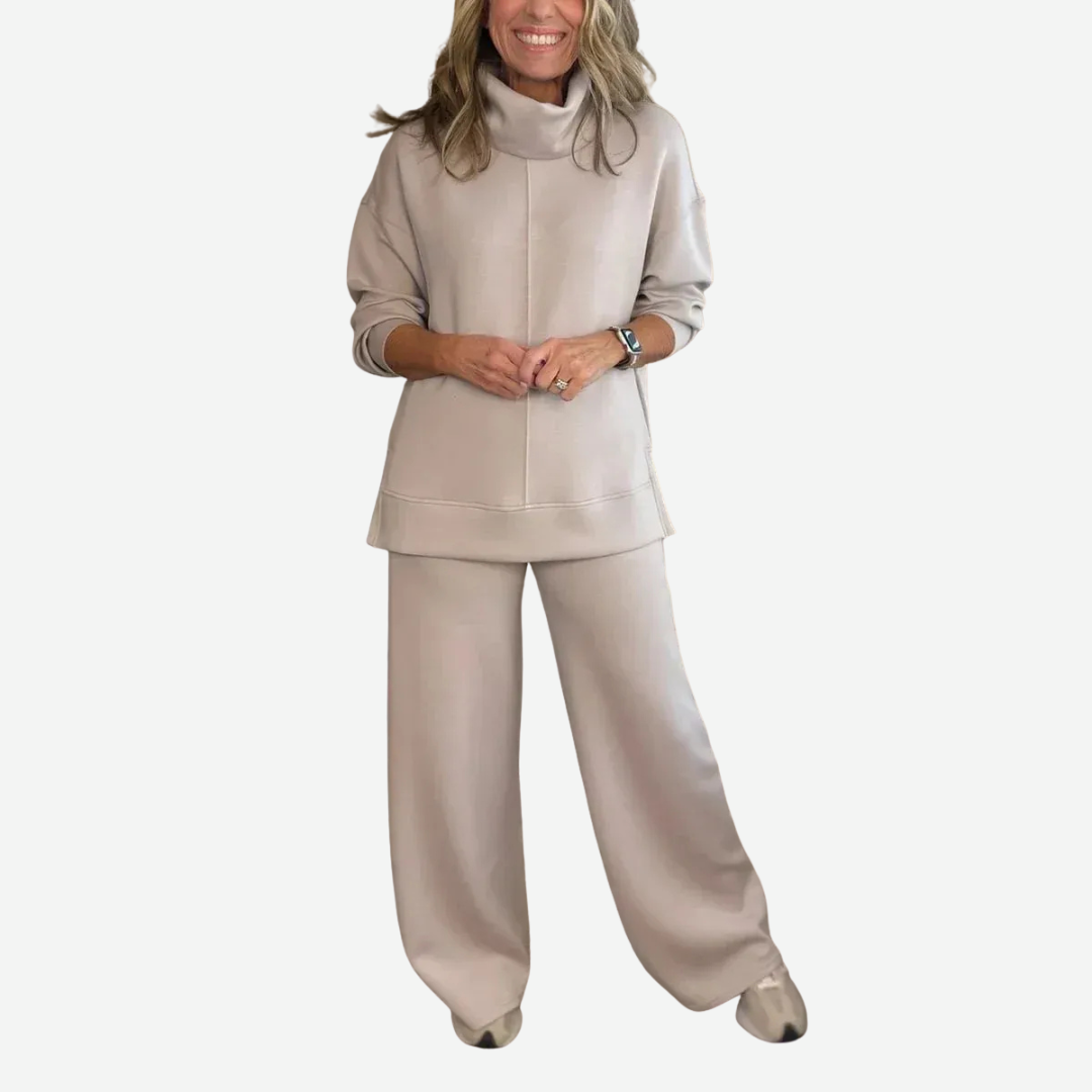 Evelyne - Two-Piece Travel Set with Turtleneck