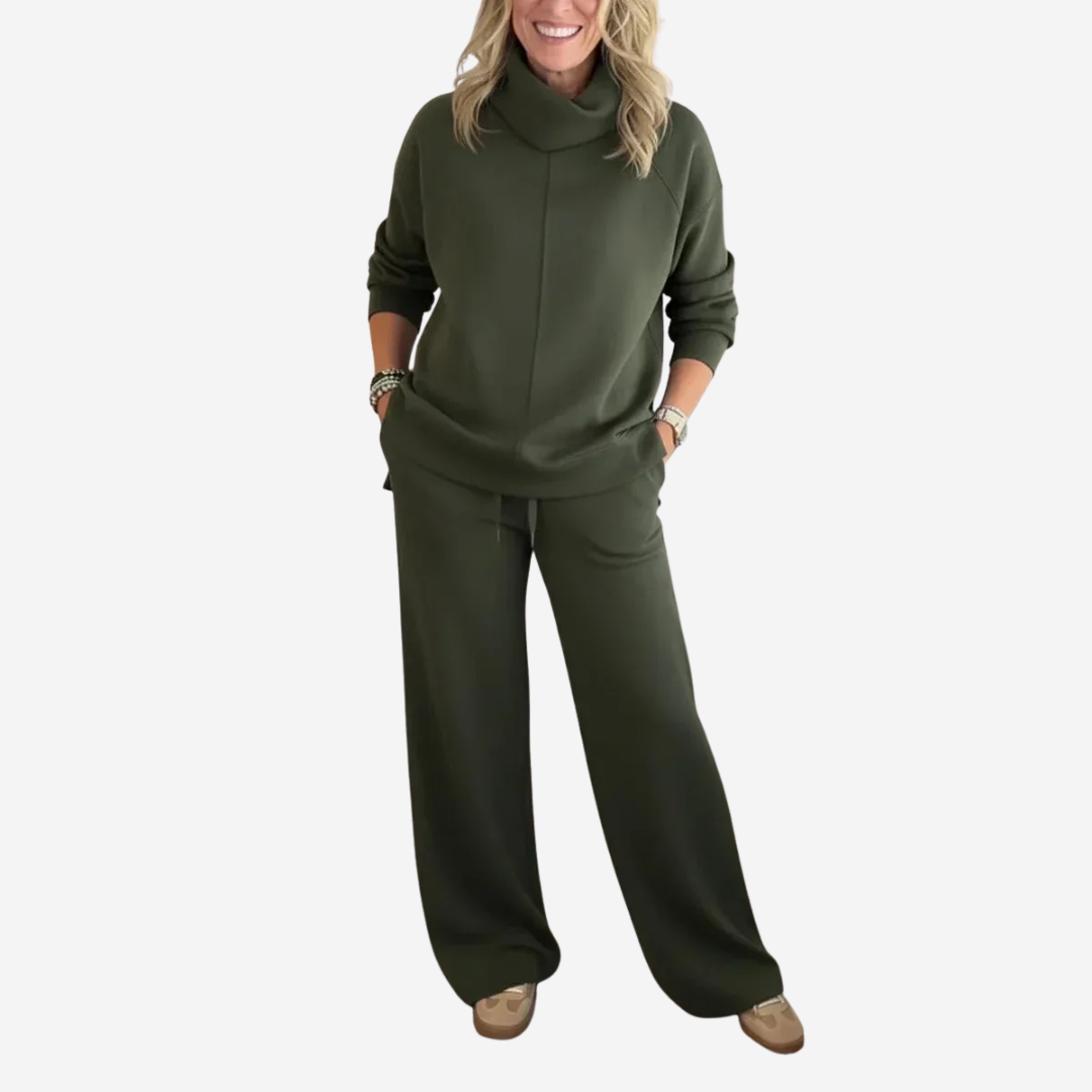 Evelyne - Two-Piece Travel Set with Turtleneck