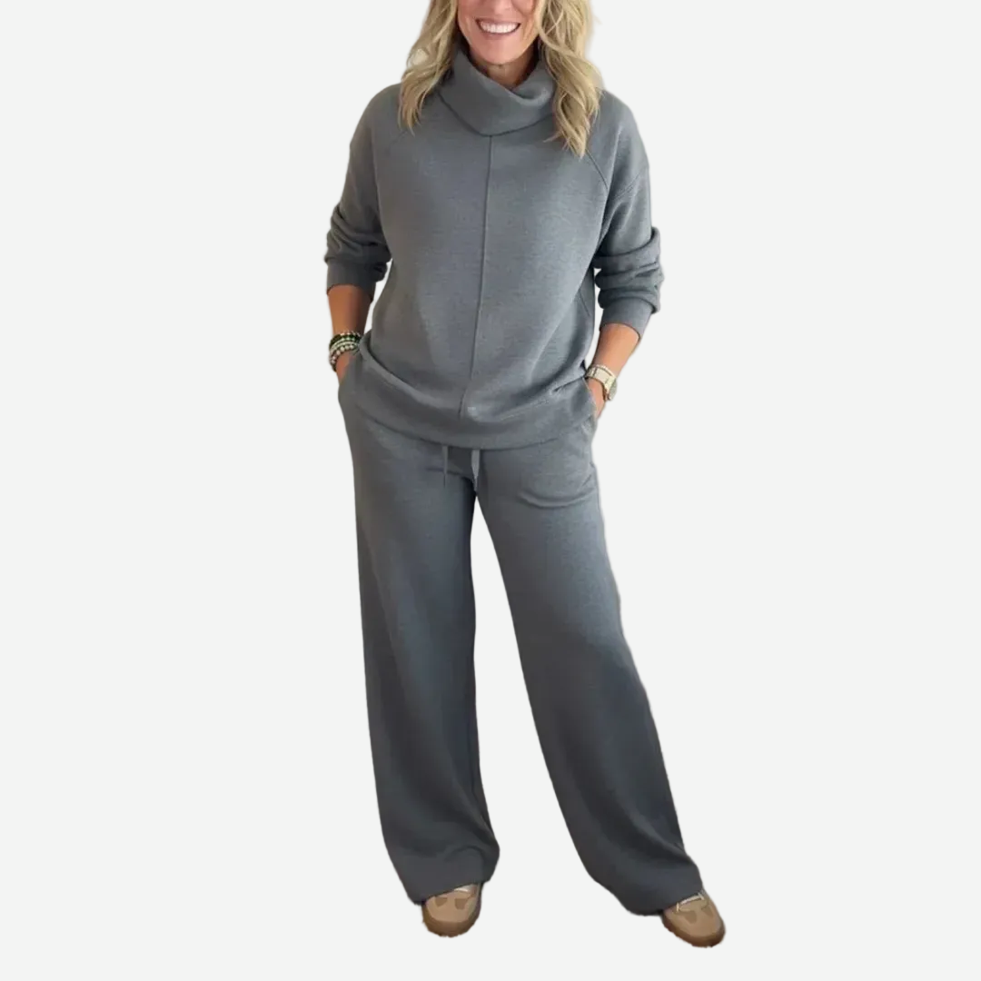 Evelyne - Two-Piece Travel Set with Turtleneck